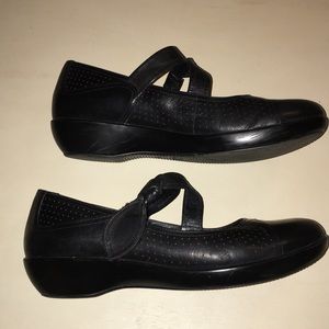 Dansko black leather Velcro strap 40 size 10